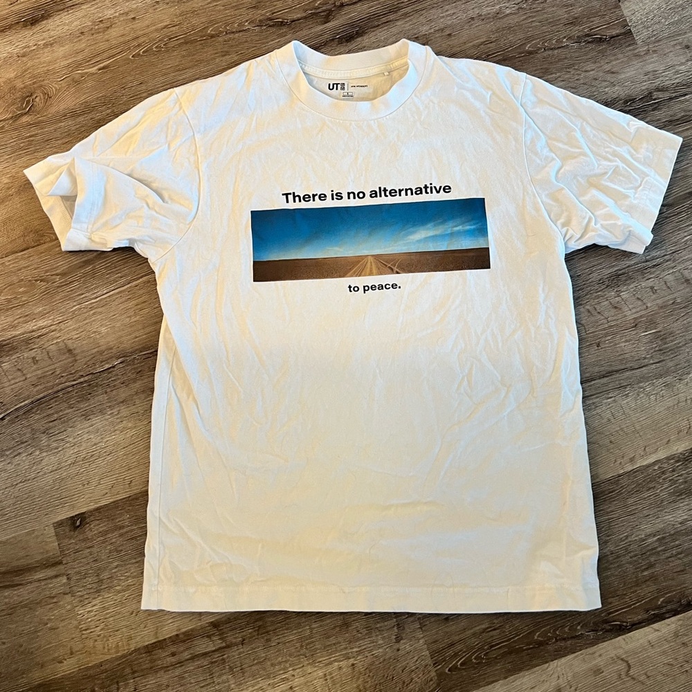 Uniqlo Shirt “There is no Alternative to Peace” Win Wenders